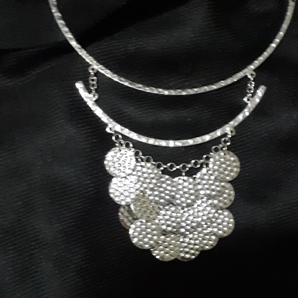 FASHION JEWELRY NECKLACE - Picture 3 of 3